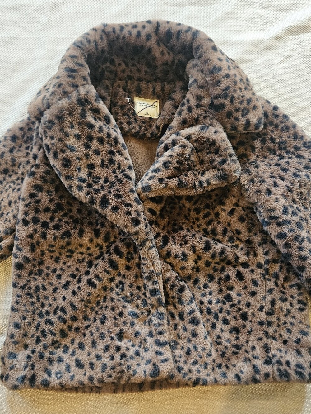 Abercrombie & Fitch Soft A&F Collection Leopard Faux Fur Coat Medium Cropped